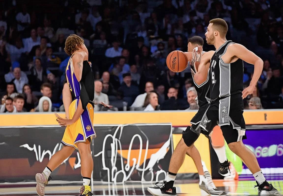 2018季前赛：湖人马刺激情对决，年轻力量闪耀赛场