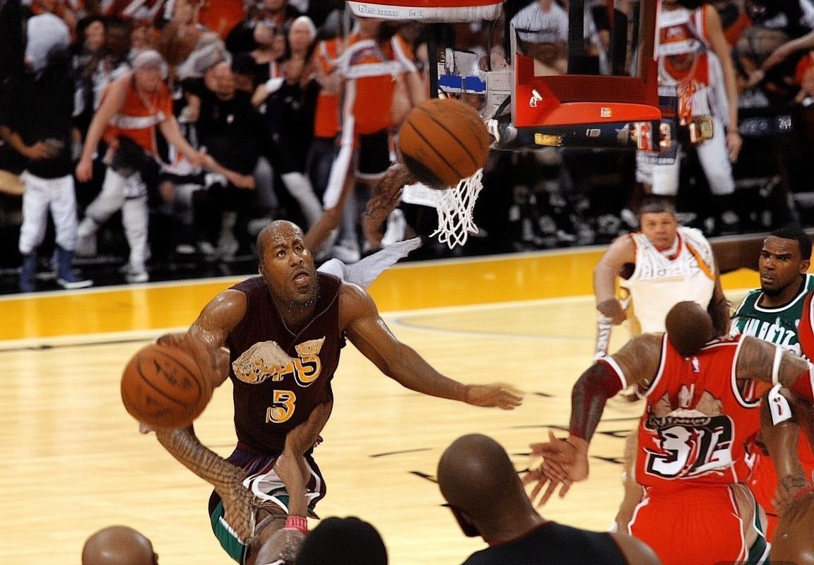 2013年季后赛：湖人VS马刺巅峰对决经典回顾